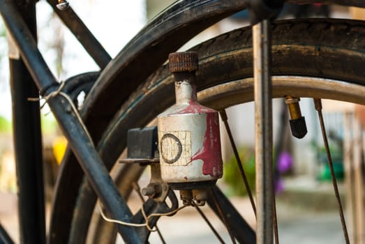 In the past antique bicycles usually have a dynamo to generate an electric power to light up the bicycle headlamp.