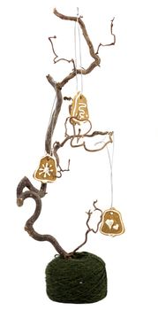 Decoration with corkscrew hazel and gingerbread cookies