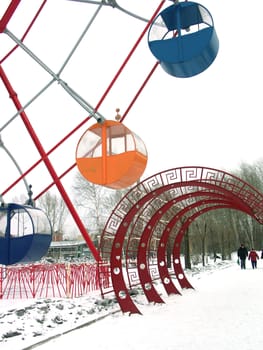 The image of a big wheel during the winter period