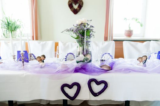 Festive wedding table with purple decoration