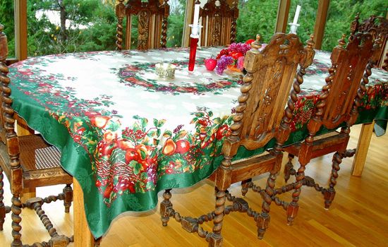 Christmas table setting for the holidays.