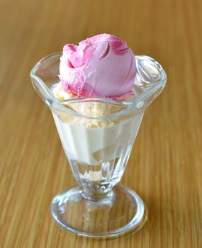 Strawberry ice cream and vanilla ice cream in bowl 