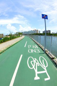 Bicycle lane with white bicycle sign 