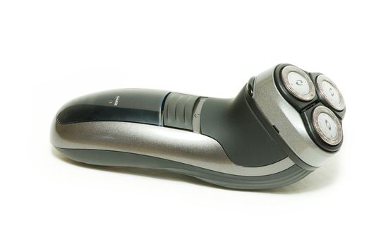 Close up on an electric razor laying sideways