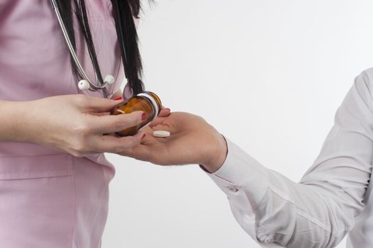 Nurse give pills to patient