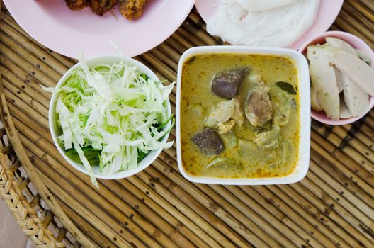top view green chicken curry and fresh vegetable