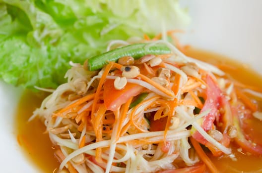 close up thai papaya salad and fresh lettuce