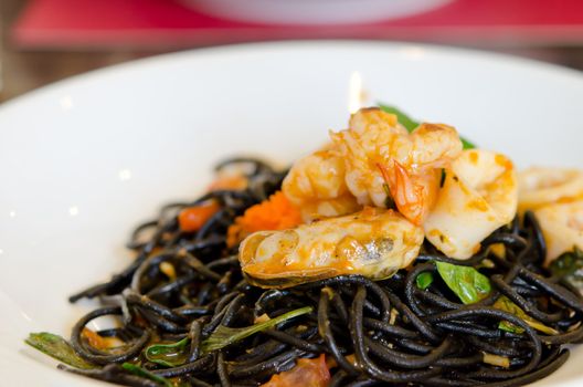 Black spaghetti with green mussel , fish eggs and shrimp 