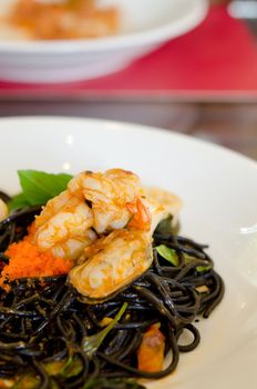 Black spaghetti with green mussel , fish eggs and shrimp 