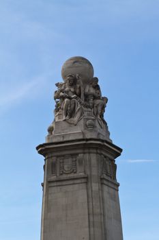 A stone column in the center of Madrid