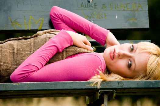 Beautifull young girl relaxing in a park