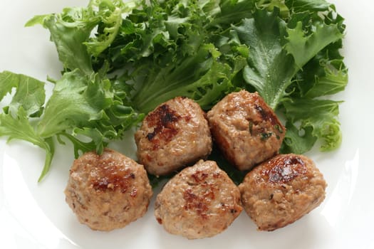 Meatballs with lettuce