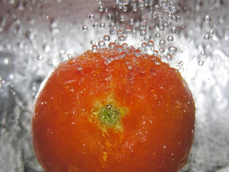 tomato water splashing    