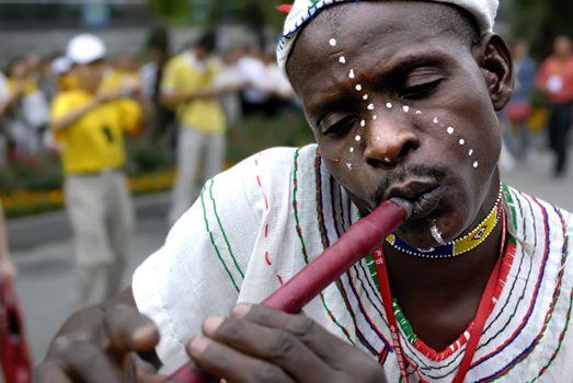 CHENGDU - MAY 23: Nigerian artist perform folk music in the 1st International Festival of the Intangible Cultural Heritage China,2007 on May 23, 2007 in Chengdu, China.

