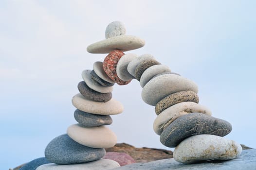 Arc crookedness of the pebbles on the seashore