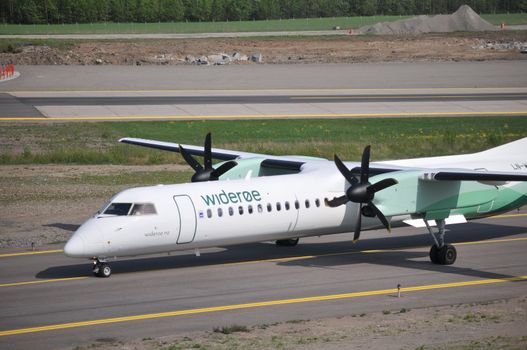 Airplane from Widerøe on the runway