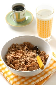 cereals in bowl with glass of milk