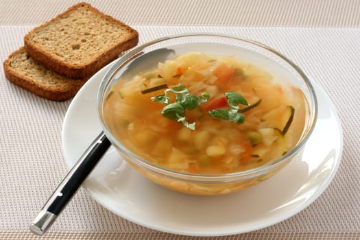 Vegetable soup with toasts