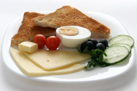toasts with cheese, egg and vegetables