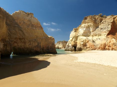 Colourful rocks and wonderful sands on the Algarve coast 
