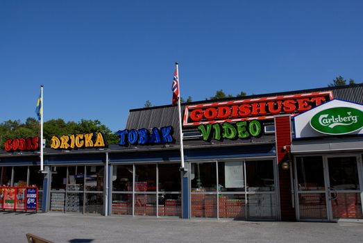 Grensehandel.
Svinesund, marknaden. (old Svinesund)
Sweden 2008. 