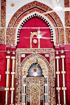 Golden Arch Jama't Khana Mosque Nizamuddin Complex New Delhi India Grave of the Islamic Sufti Saint Sheikh Hazrat Nizamuddin Auliya, famous Sufti mystic died in 1325