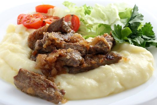 beef with mashed potatoes