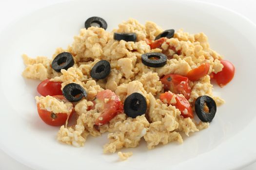 scrambled eggs with tomato and pepper