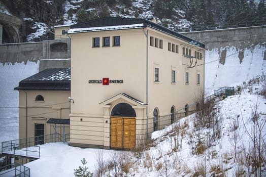 brekke power station is located in Halden-watercourse and became operational in 1924, the visible part of the dam at the power plant is 26.6 meters high and therefore europe's second highest gravity dam.
