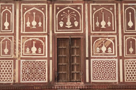 Detail of islamic architecture on a gatehouse at the tomb of Mughal tomb (I'timad-ud-Daulah). 17th Century AD. Agra, Uttar Pradesh, India