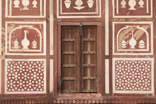Detail of islamic architecture on a gatehouse at the tomb of Mughal tomb (I'timad-ud-Daulah). 17th Century AD. Agra, Uttar Pradesh, India