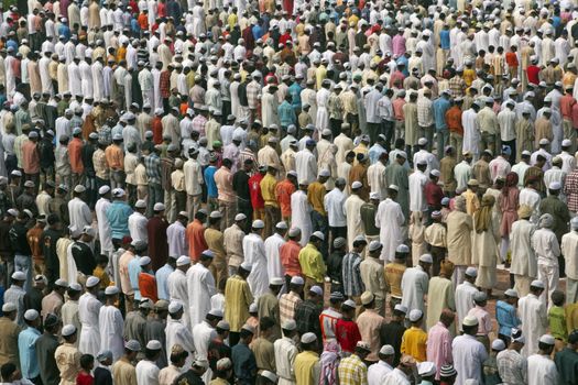 Worshipers gather in front of the mosque at the Taj Mahal to celebrate the Muslim festival of Eid ul-Fitr in Agra, Uttar Pradesh, India