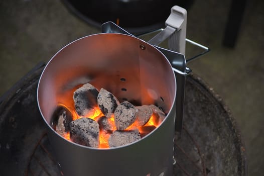 Barbecue chimney starter