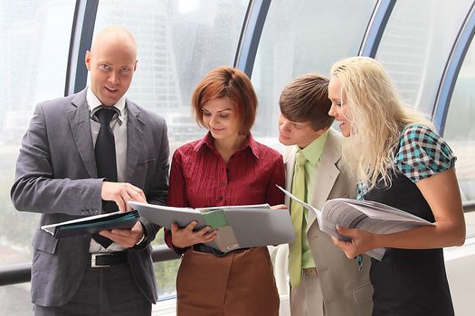 The command of business men and women discusses the project