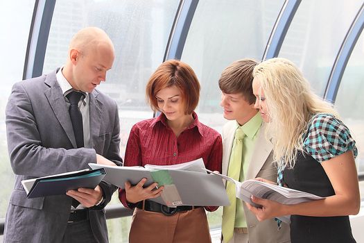The command of business men and women discusses the project