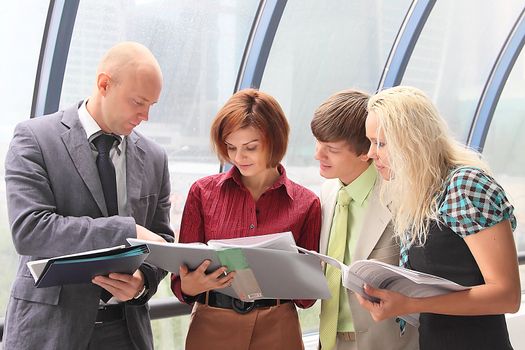 The command of business men and women discusses the project