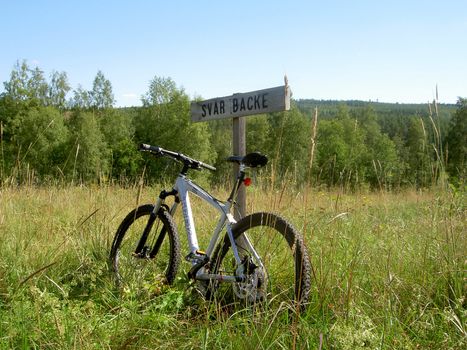 A mountainbike and a sign saying "hard slope".