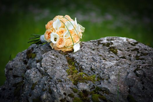 Wedding rings and  roses bouquet
