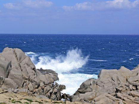 Wave near Capo Testa, Santa di Gallura, Sardinia.. Capo Testa, bei Santa di Gallura, Welle