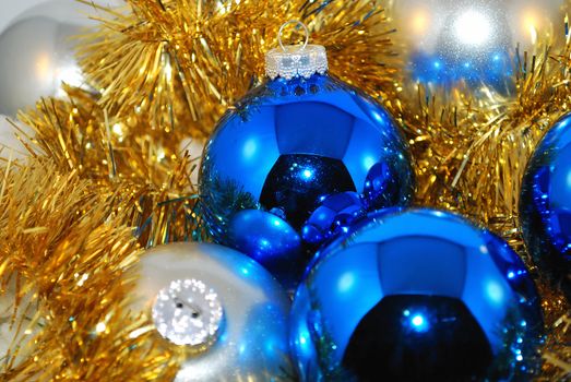 Big blue and metallic ball are on the gold ornament. 