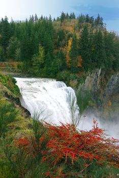 Snoqualmie fall at the power river. 