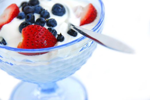 Healthy breakfast of yogurt and berries
