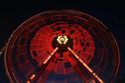 lunapark giant spinning wheel in motion