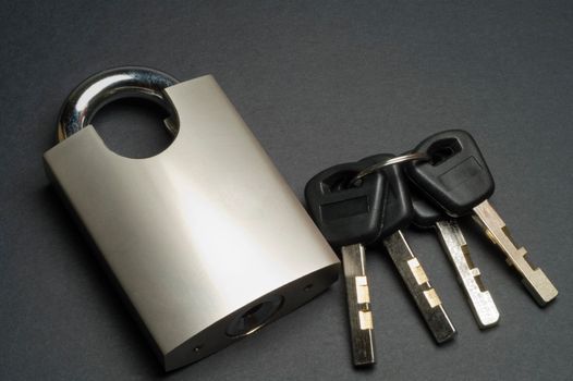 High security padlock with special keys (horizontal)