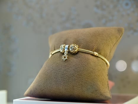 Beautiful Star of David pendant necklace made of gold