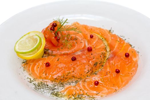 Salmon carpaccio with pink pepper and juice of lemons