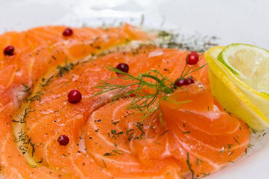 Salmon carpaccio with pink pepper and juice of lemons