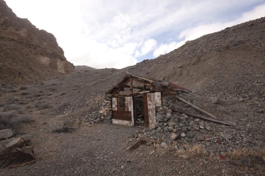 Abandoned shack in the desert