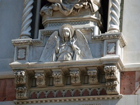 Florence - Reachness of details on the facade Duomo