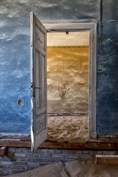 desert taking over the town of kolmanskop namibia